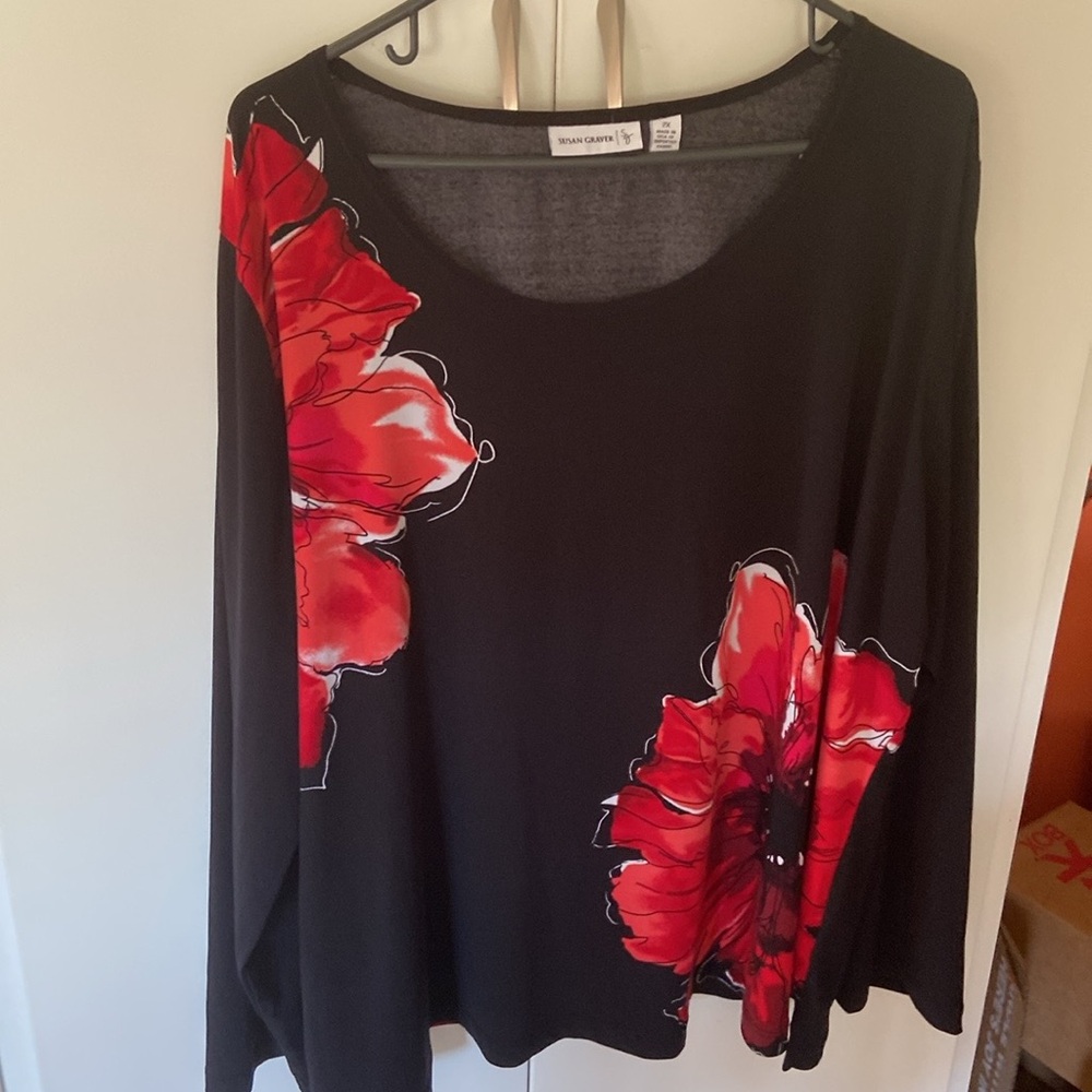 Susan Graver Black and Red Floral Top Size 2X
